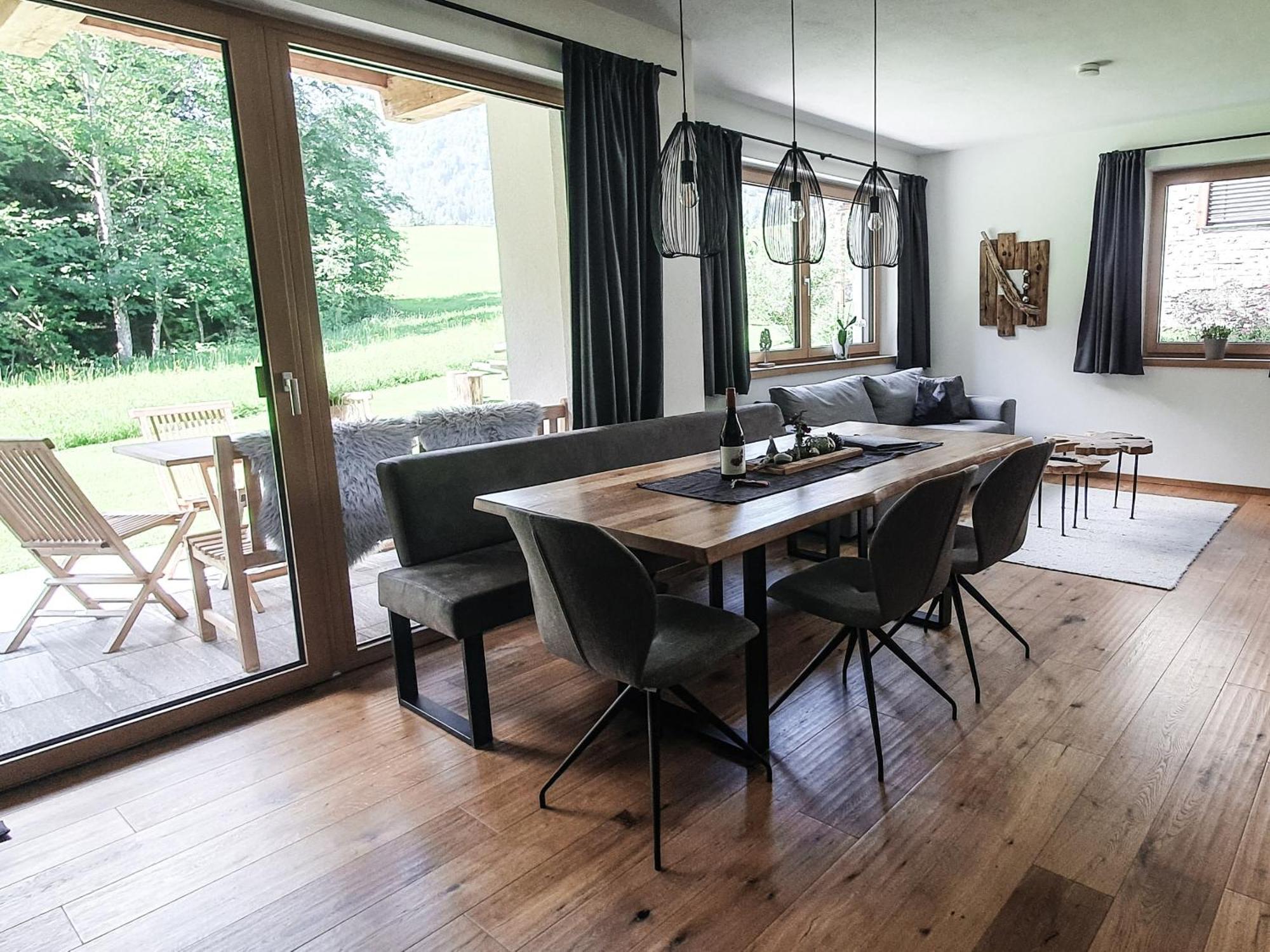 Zeitfrei Chalet Apartments Fieberbrunn Ruang foto